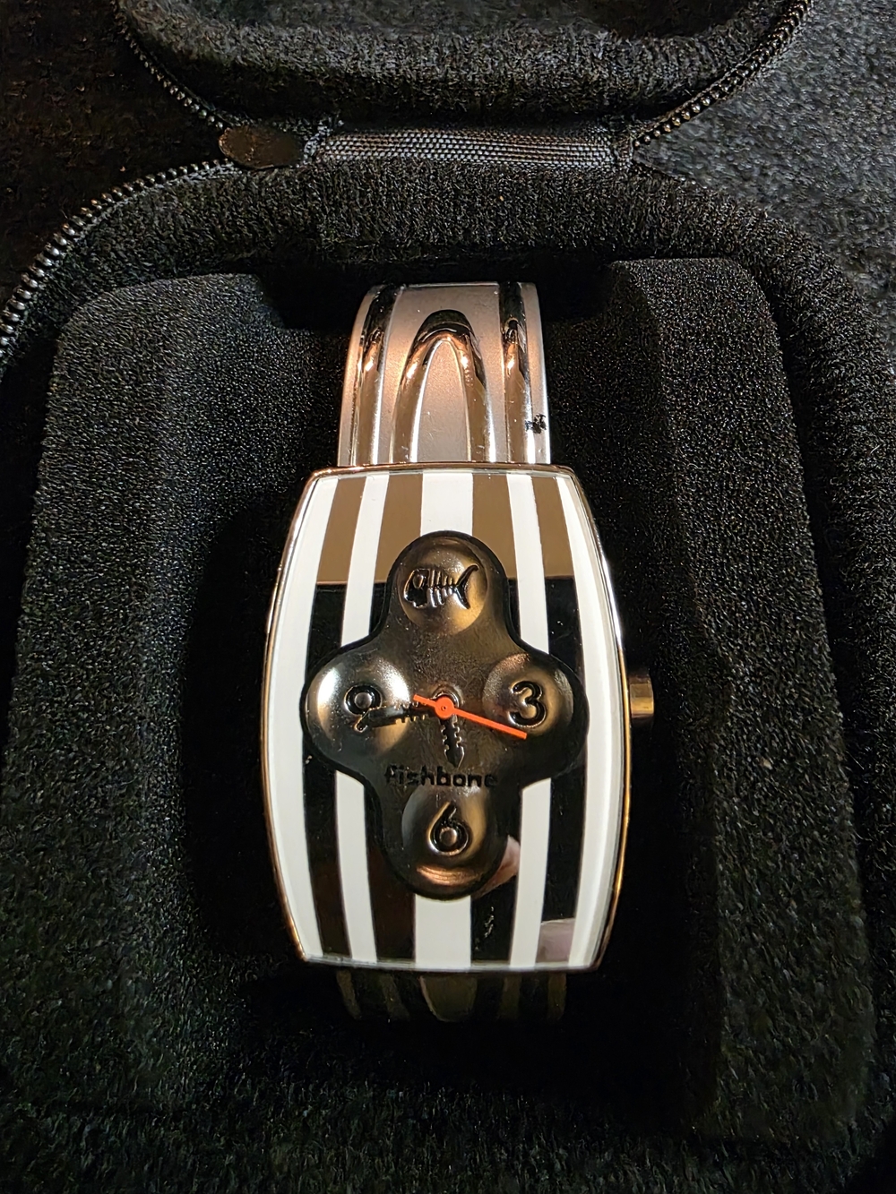 Rare vintage Fishbone analog quartz watch